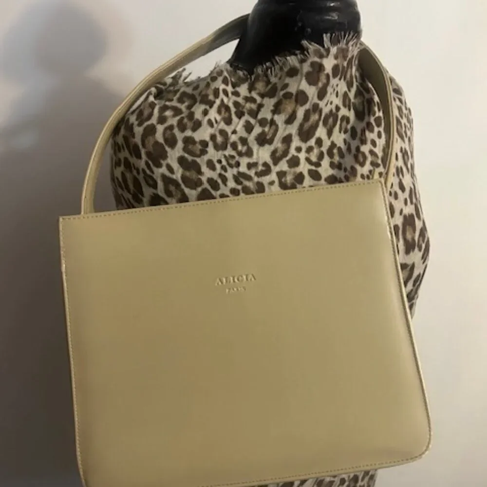 Alicia Paris Cream shoulder bag